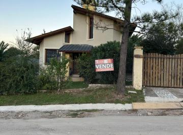 Casa de 6 ambientes, Villa Parque Siquiman · Chalet con Pileta y Vista a Las Sierras en Síquiman – Calidad Premium y Listo Para Habitar
