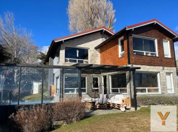 Casa · 160m² · 4 Ambientes · Casa en Alquiler - 3 Dorm. 4 Baños - San Carlos de Bariloche
