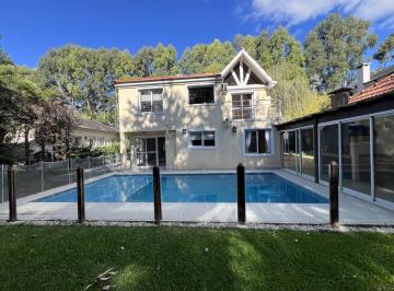 Casa · 880m² · 4 Ambientes · Casa con Gran Terreno en Venta en El Solar del Bosque Canning