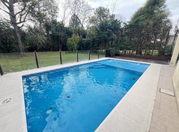 Casa · 880m² · 4 Ambientes · Casa con Gran Terreno en Venta en El Solar del Bosque Canning