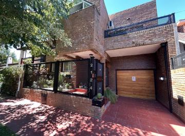 Casa · 136m² · 5 Ambientes · 1 Cochera · Casa en Venta de 3 Dorm. en El Alto de Martínez