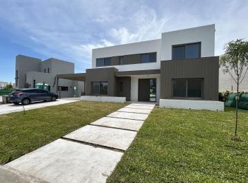 Casa · 216m² · 6 Ambientes · 4 Cocheras · Venta Casa 4 Dorm Jardín y Pileta con Vista a La Laguna en Santa Ana, Villanueva