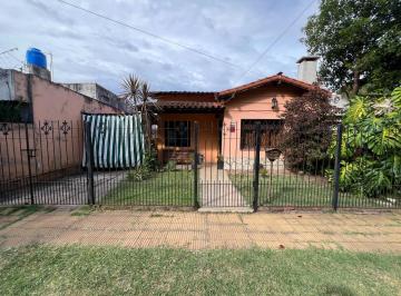 Casa · 104m² · 4 Ambientes · 2 Cocheras · Casa en Ituzaingo Norte.