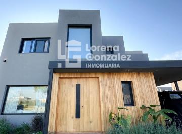 Casa · 245m² · 5 Ambientes · 3 Cocheras · Puertos del Lago, Casa en Venta