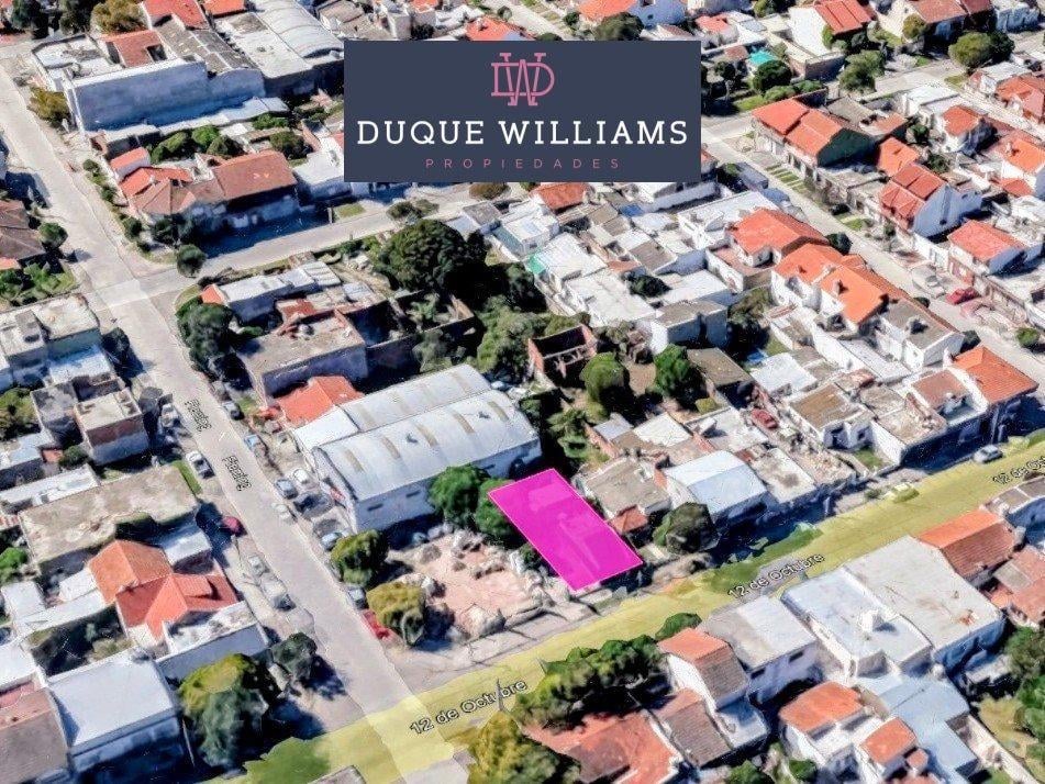 Lote con local para desarrollo. Lote con Local/ Salón de ventas, y baño.