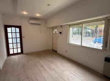 Casa · 57m² · 3 Ambientes · 36 E/ 16 y 17 - Casa en Venta - Dos Dorm y Entrada de Auto - a Refaccionar