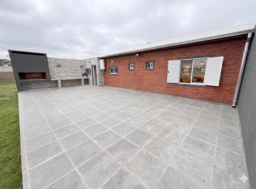 Casa · 84m² · 4 Ambientes · Amplia Casa con Jardin