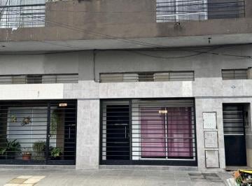 PH de 3 ambientes, Lanús · PH de 3 Ambientes en Planta Baja con Patio y Entrada Independiente – en Alquiler