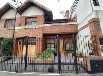 Casa · 132m² · 4 Ambientes · 1 Cochera · Chalet en Banfield