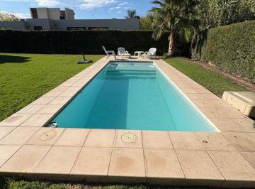 Casa de 8 ambientes, Maipú · Se Ofrece Casa a La Venta en El Barrio Privado Villa Atilia