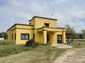 Quinta vacacional · 10000m² · 5 Ambientes · 1 Cochera · Quinta en Calle Beltrán 1579 Entre Calle Chacras del Alba y Calle 3. - Chacras del Alba