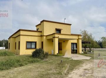 Quinta vacacional · 10000ha · 5 Ambientes · 1 Cochera · Quinta en Calle Beltrán 1579 Entre Calle Chacras del Alba y Calle 3. - Chacras del Alba