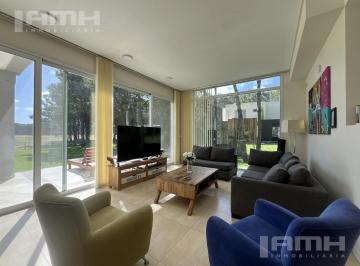 Casa · 1300m² · 5 Ambientes · 1 Cochera · Casa en Venta Barrio La Herradura Sobre Cancha de Polo