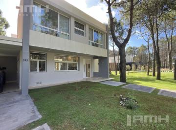 Casa · 1300m² · 5 Ambientes · 1 Cochera · Casa en Venta Barrio La Herradura Sobre Cancha de Polo