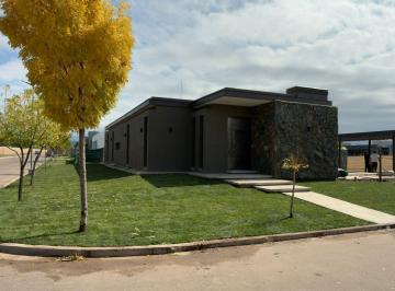 Casa de 7 ambientes, Luján de Cuyo · "Tierras Altas" (Terrada) Lujan de Cuyo - Casa Esquina 3 Dorm. 3 Baños, Piscina - Categoría