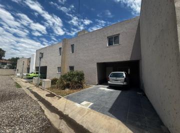 Casa · 104m² · 4 Ambientes · 1 Cochera · Apto Credito Duplex 3 Dorm. con Patio Zona Norte