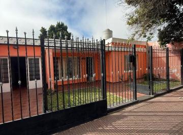 Casa · 180m² · 6 Ambientes · 1 Cochera · Venta Casa 3 Dorm. - Patio - Cochera en Yofre