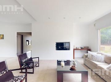 Casa · 200m² · 4 Ambientes · 1 Cochera · Casa Barrio Alamos