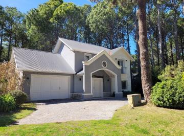 Casa · 265m² · 4 Ambientes · 1 Cochera · Casa en Venta Categorica Zona Norte Pinamar Piscina Climatizada Garage