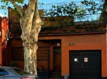 Casa · 235m² · 6 Ambientes · Casa en Venta 6 Amb. 3 Baños. Jardin y Parrilla - Andres Lamas 1500 V. Gral Mitre U$s 350.000