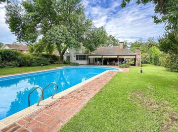Casa · 193m² · 3 Dormitorios · Casa con Hermoso Lote en Highland Park