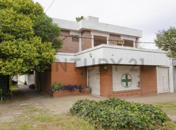 Casa · 231m² · 6 Ambientes · 2 Cocheras · Casa con Local en Venta en Los Hornos