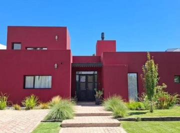 Casa de 8 ambientes, Neuquén · Casa en Barrio Cerrado / Privado en Sauces del Limay