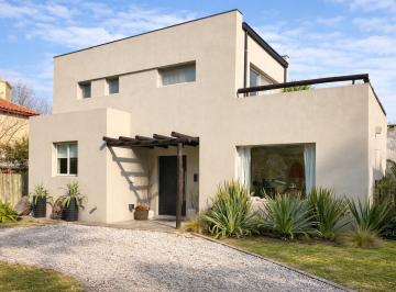 Casa · 210m² · 5 Ambientes · Venta Casa en Barrio Cerrado Los Potrillos, Fátima (Pilar) Suites, Pileta y Jardín Arbolado