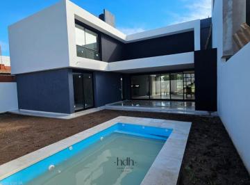 Casa · 360m² · 10 Ambientes · 2 Cocheras · Casa Venta en La Luisita 4 Dorm. 3 Baños con Pileta