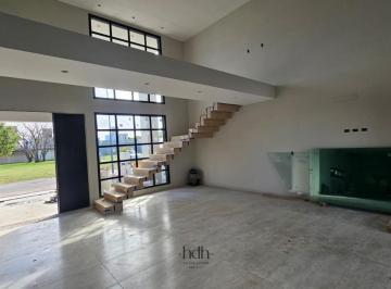 Casa · 360m² · 10 Ambientes · 2 Cocheras · Casa Venta en La Luisita 4 Dorm. 3 Baños con Pileta