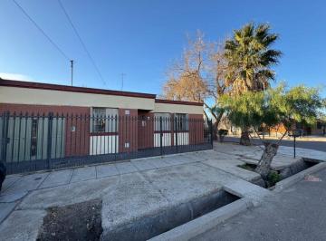Casa de 5 ambientes, Tunuyán · Casa con 265 m² Totales, 4 Habitaciones en Venta en Tunuyán