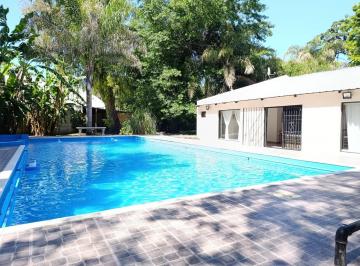 Casa · 2550m² · 5 Ambientes · Venta Casa Quinta 5 Ambientes Totalmente Renovada Gran Parque Pileta Muy Buen Acceso Trujui Moreno