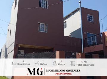 Casa · 70m² · 4 Ambientes · 1 Cochera · Casa y Duplex Venta - Lanús