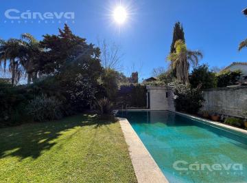 Casa · 353m² · 7 Ambientes · 2 Cocheras · Espectacular Casa con Jardin y Pileta