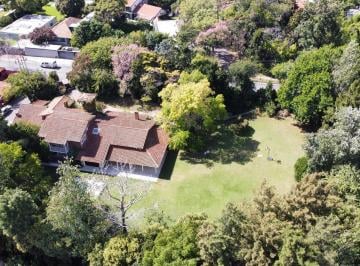 Terreno · 500m² · 6 Ambientes · 7 Cocheras · Casa con Gran Lote en Lindísima Zona de Santa Rita