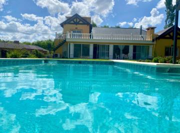 Casa · 295m² · 6 Ambientes · 3 Cocheras · Venta Casa 6 Ambientes Haras del Sur Piscina y Amplio Quincho (Permuta)