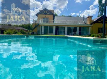 Casa · 295m² · 6 Ambientes · 3 Cocheras · Venta Casa 6 Ambientes Haras del Sur Piscina y Amplio Quincho (Permuta)