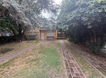 Casa · 190m² · 3 Ambientes · 2 Cocheras · Venta Casa con Gran Lote Ituzaingo! Inversión