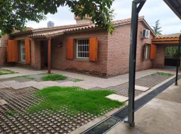 Casa de 6 ambientes, Córdoba · Casa con Pileta - 4 Dorm. - 280 m²