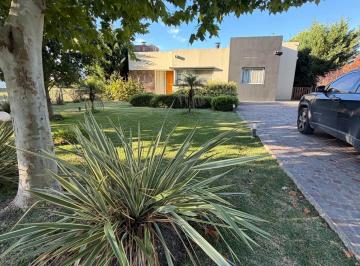 Casa · 200m² · 4 Ambientes · 1 Cochera · Casa - La Plata