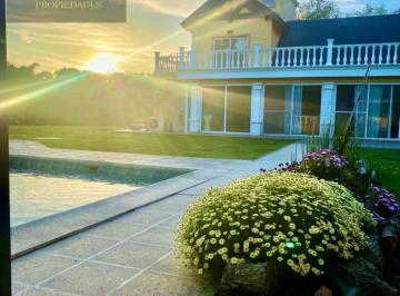 Casa · 295m² · 6 Ambientes · 3 Cocheras · Venta Casa 6 Ambientes Haras del Sur Piscina y Amplio Quincho (Permuta)