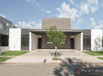 Casa · 112m² · 4 Ambientes · 1 Cochera · Duplex en Venta de 2 Dorm. a Estrenar - Claros del Bosque Village