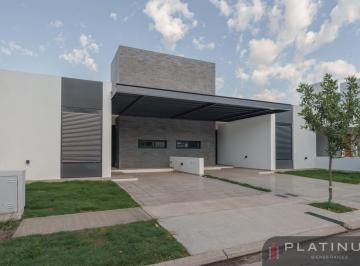 Casa · 112m² · 4 Ambientes · 1 Cochera · Duplex en Venta de 2 Dorm. a Estrenar - Claros del Bosque Village