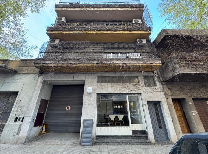 Local comercial · 223m² · 2 Ambientes · 12 Cocheras