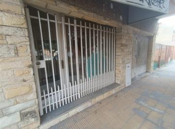Local comercial · 20m² · 2 Ambientes · Local Comercial en Excelente Ubicación con Vidirera y Oficina