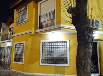 KNK-KNK-5366_2 · Oportunidad Duplex de 4 Amb con Garage Cubierto
