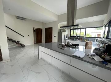 Casa · 252m² · 5 Ambientes · 1 Cochera · Casa en Alquiler en Country de Palos Verdes