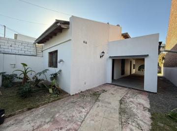 Casa · 149m² · 4 Ambientes · 2 Cocheras · Casa 4 Ambientes en Lote Propio en Castelar Norte