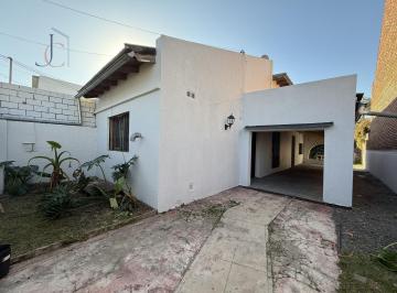 Casa · 149m² · 4 Ambientes · 2 Cocheras · Casa 4 Ambientes en Lote Propio en Castelar Norte