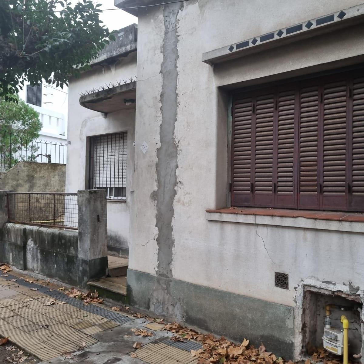 Zeballos 22, Barrio Bernal, Bernal Este